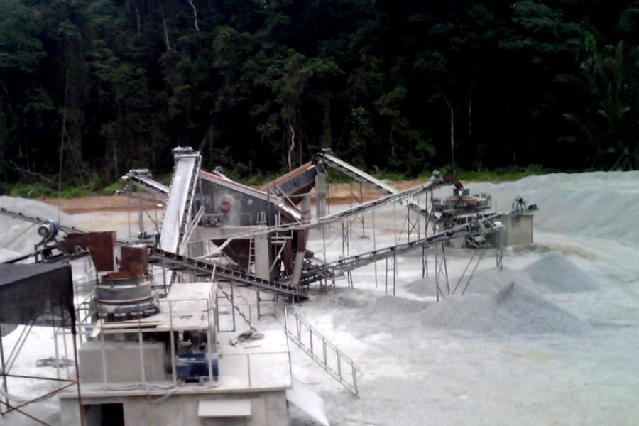 Процесс дробления золотой руды