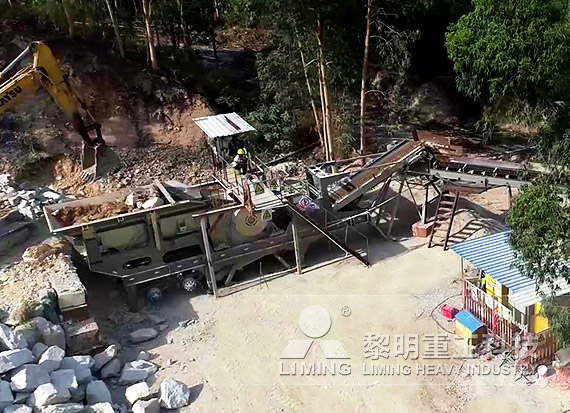 Какие части ударной дробилки следует регулярно осматривать после длительной эксплуатации?