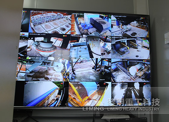 Какие характеристики материала приводят к низкой производительности пескоделательных машин?